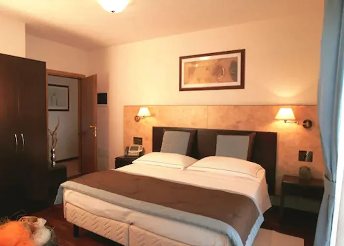 Air فندق فورلي